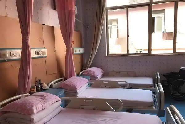 杨幂在首映礼上的一个举动，让赵丽颖再成为焦点