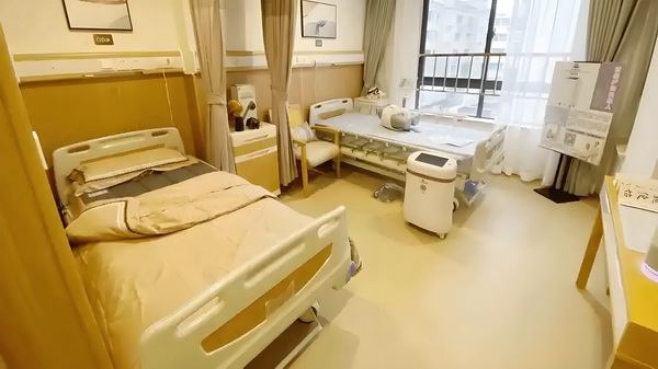 「女性互助」大潮中，为什么《花漾》要呈现女性关系中的「毒性」成分？